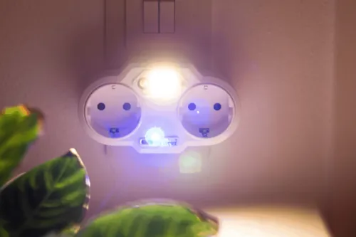 ENDLESS POWER NIGHT - USB-s hálózati töltő adapter éjszakai fénnyel