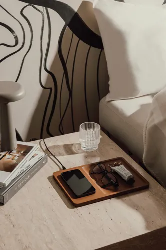 VINGA Timo RCS asztali töltő és kiegészítőtartó tálca