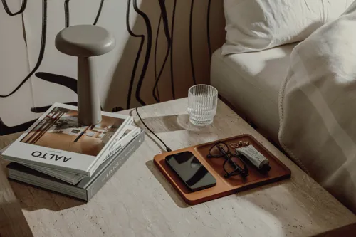 VINGA Timo RCS asztali töltő és kiegészítőtartó tálca