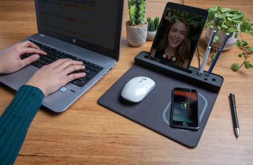 Air egérpad 5W-os vezeték nélküli töltéssel és USB-vel Fekete 