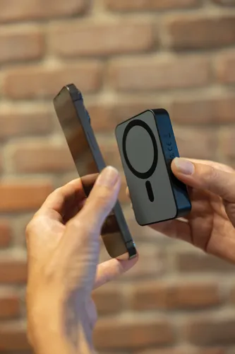 Amporia RCS újrah. műany. kész. 10 000 mAh-s mágn.powerbank Fekete 