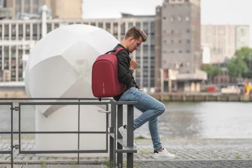 Bobby Hero Regular lopásbiztos hátizsák Piros 