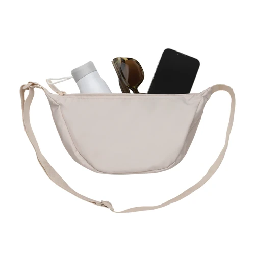 Crescent AWARE™ RPET félhold alakú sling táska Barna 