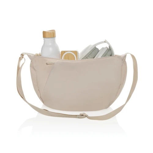Crescent XL AWARE™ RPET félhold alakú sling táska Barna 