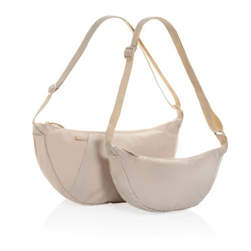 Crescent XL AWARE™ RPET félhold alakú sling táska Barna 