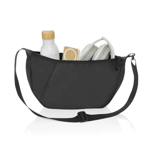 Crescent XL AWARE™ RPET félhold alakú sling táska Fekete 