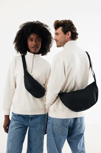 Crescent XL AWARE™ RPET félhold alakú sling táska Fekete 