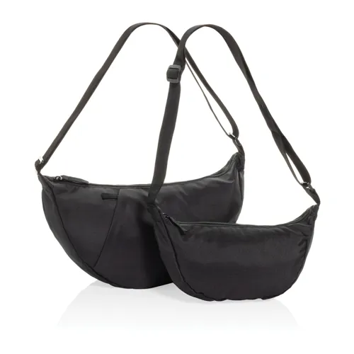 Crescent XL AWARE™ RPET félhold alakú sling táska Fekete 
