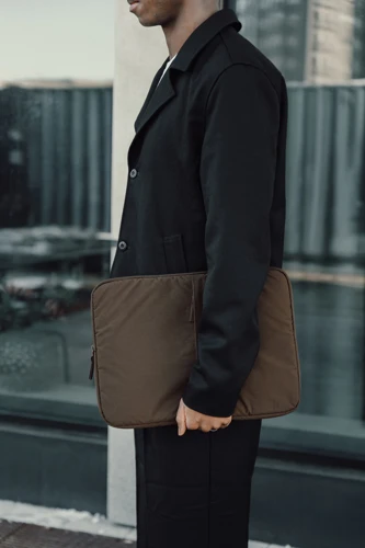 KENTO URBAN RCS újrahasznosított nejlon 15,6 colos laptoptok Barna 