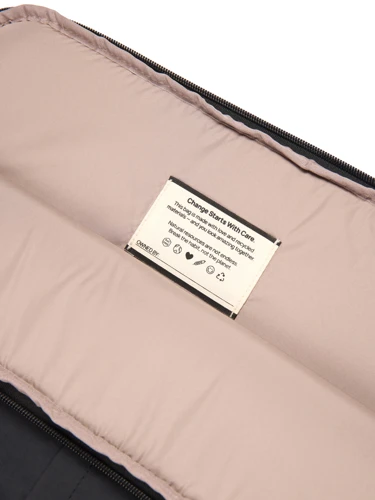 KENTO URBAN RCS újrahasznosított nejlon 15,6 colos laptoptok Fekete 