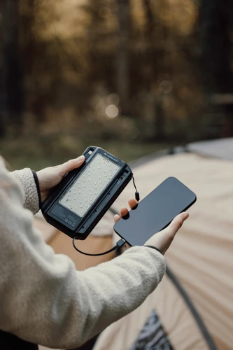 Nordic Drift Titan 10 000 mAh-s napelemes powerbank Fekete 