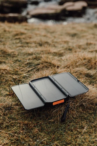 Nordic Drift Titan 10 000 mAh-s napelemes powerbank Fekete 