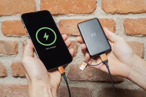 RCS újrah. műanyag 5000 mAh 5W-os vezeték nélküli powerbank Fekete 