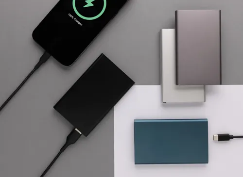 RCS újrahasznosított műanyag/alumínium 4000 mAh powerbank Fekete 
