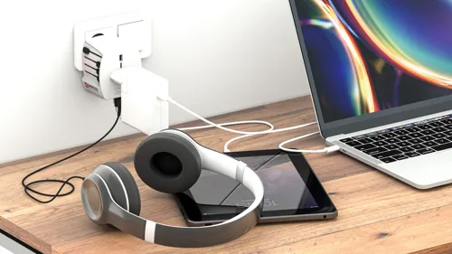 SKROSS világjáró adapter MUV 2 pólusú USB-A-val és C-vel Fehér 