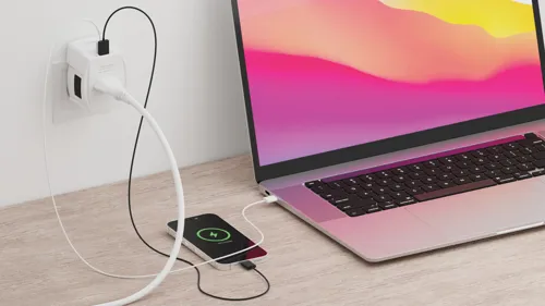SKROSS világjáró adapter MUV 65 W PD USB-C kábellel Fehér 