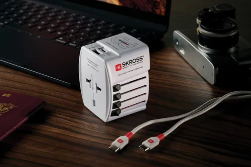 SKROSS világjáró adapter MUV 65 W PD USB-C kábellel Fehér 