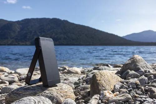 Skywave RCS újrah. műanyag napelemes powerbank, 10 000 mAh Fekete 