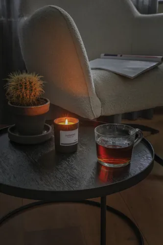 Ukiyo kis méretű illatos gyertya üveg tartóban Fekete 