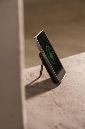 Urban Vitamin Redwood 5 az 1-ben PD mágneses powerbank Fekete 