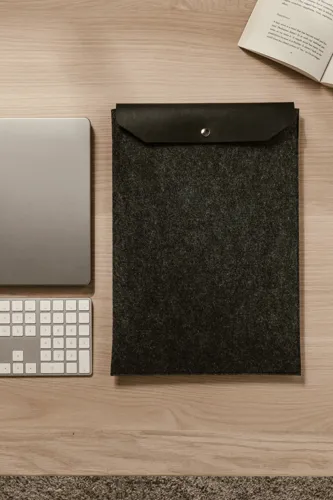 VINGA Albon GRS újrahasznosított filc 17"-es laptop tok Fekete 