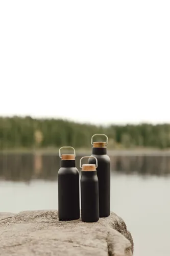 VINGA Ciro RCS újrahasznosított vákuumpalack, 580 ml Fekete 