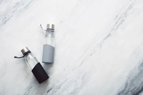 VINGA Lean Glass üveg vizespalack Fekete 