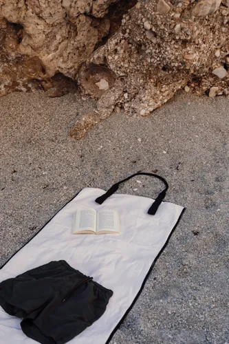 VINGA Volonne AWARE™ újrahasznosított vászon strandszőnyeg Fehér 