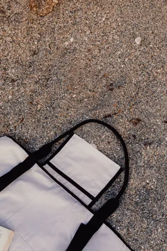 VINGA Volonne AWARE™ újrahasznosított vászon strandszőnyeg Fehér 