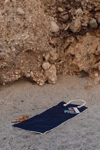 VINGA Volonne AWARE™ újrahasznosított vászon strandszőnyeg Kék 