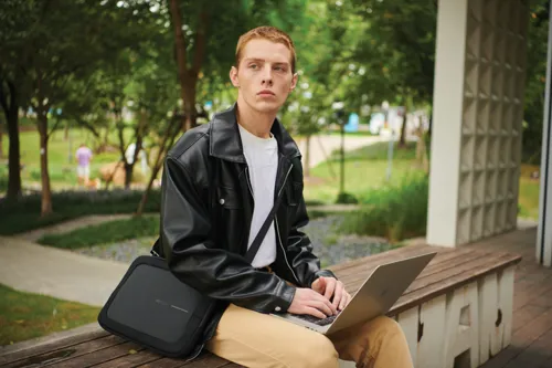 XD Design 16"-es laptop táska Fekete 