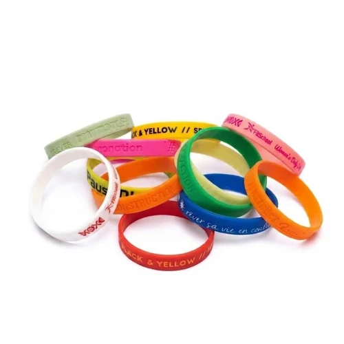 Dombornyomott vagy dombornyomott pantone színben illeszkedő szilikon karszalagok (12 mm)  