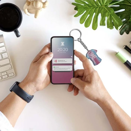 Egyedi alakú, előre programozott NFC kulcstartó műgyantával  