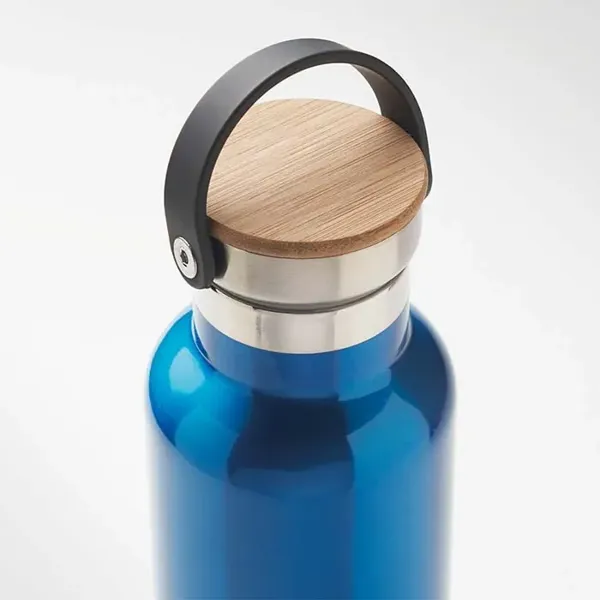 500 ml-es, egyedi Pantone színű, duplafalú rozsdamentes acél palack.  