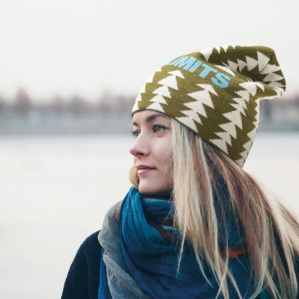Egyedi mintás, akril jacquard kötött sapka.  