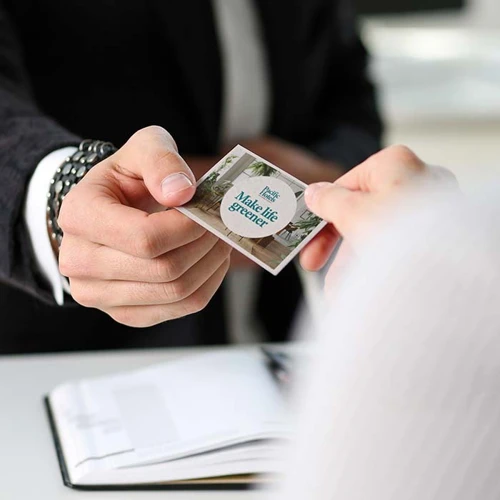 Névjegykártya ültethető magpapírból az Ön dizájnjával. 8 különböző vetőmag opció áll rendelkezésre!  