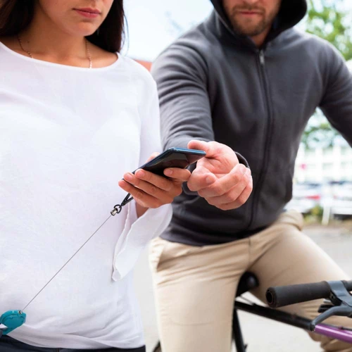 Robusztus, leesés- és lopásgátló, visszahúzható kártyatartós telefontartó  