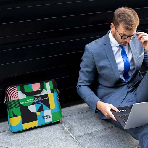 Szublimált, cipzáras neoprén laptop tok elülső zsebbel.  