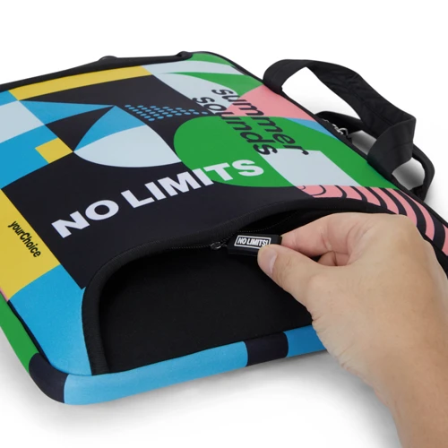 Szublimált, cipzáras neoprén laptop tok elülső zsebbel.  