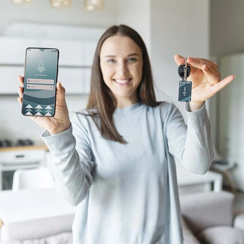 Téglalap alakú, előre programozott NFC kulcstartó műgyantával  
