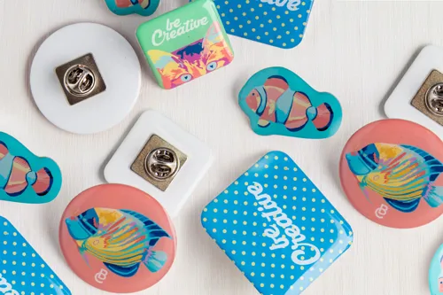Egyedi epoxy kitűző EpoBadge Midi Fehér 