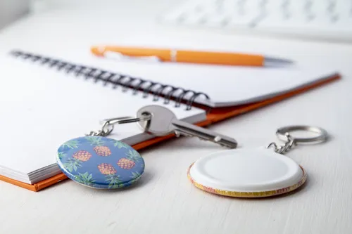 Kitűzős kulcstartó KeyBadge Mini Fehér 