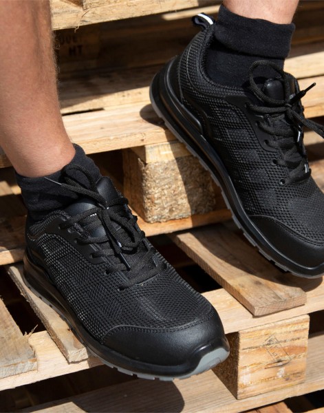 All Black Safety Trainer - size 3  