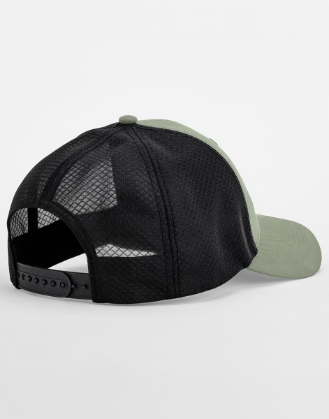 Technical Mesh Trucker  